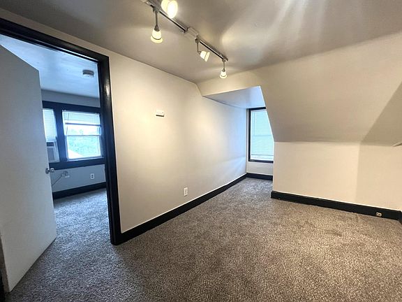 5th image of 614 N 40th St Unit 6