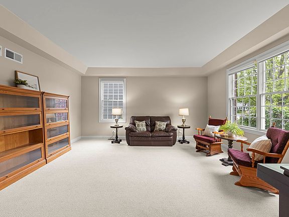 4th image of 1570 Orchard Rd