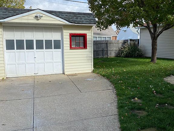 3rd image of 7612 Deerfield Dr