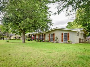 408 W Converse St, Weimar, TX 78962
