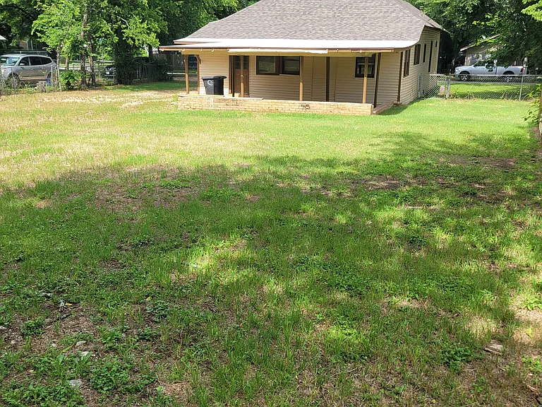 313 N Walnut St — Photo 12