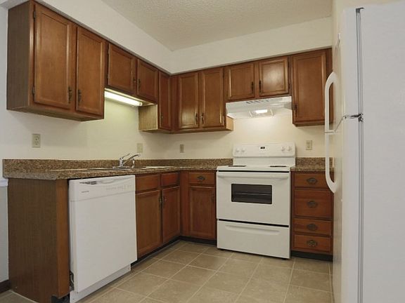 4th image of 3717 Monterey Dr #8D