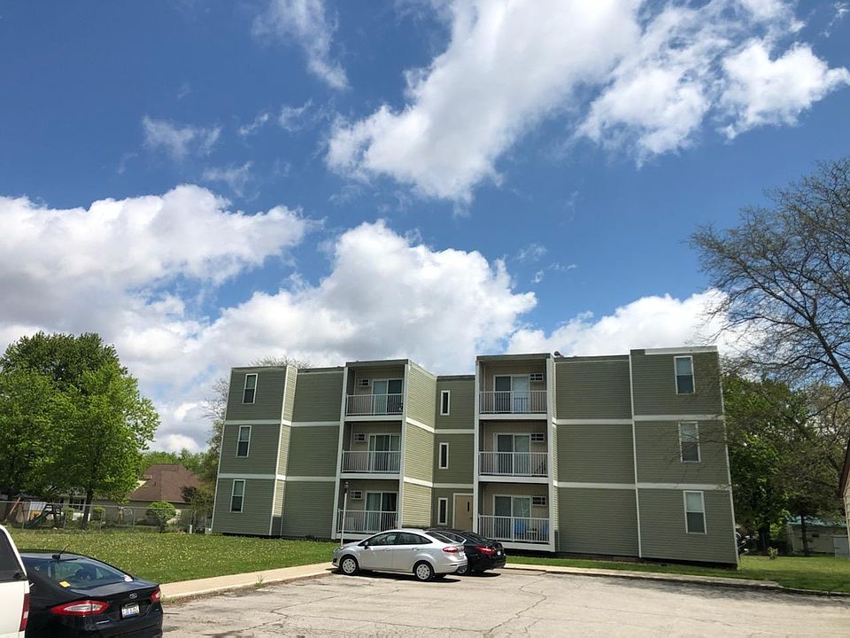 B building with parking lot for tenants only
