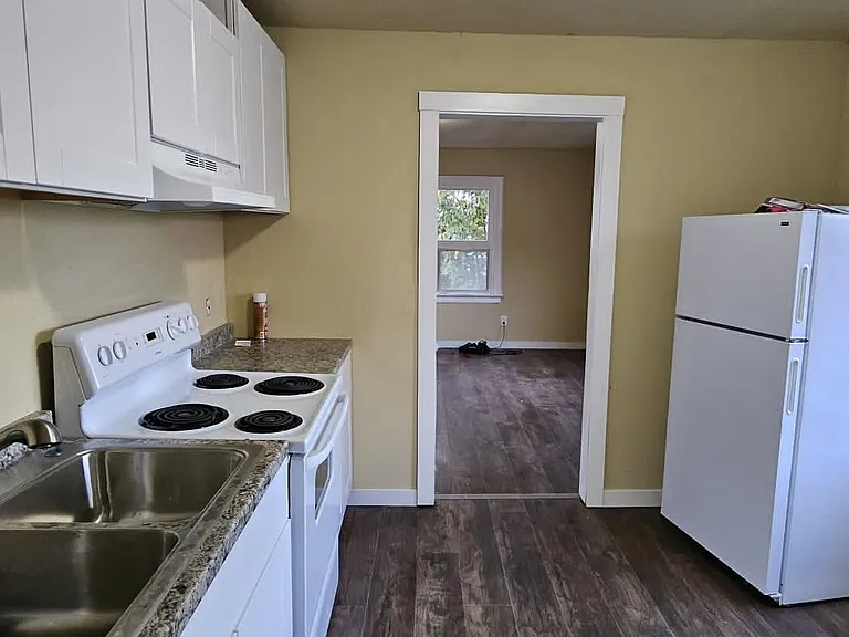 2911 E K St — Photo 5