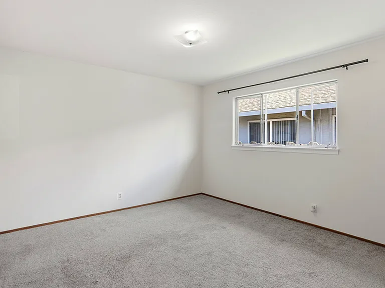 2105 Royal Dr #1 — Photo 29