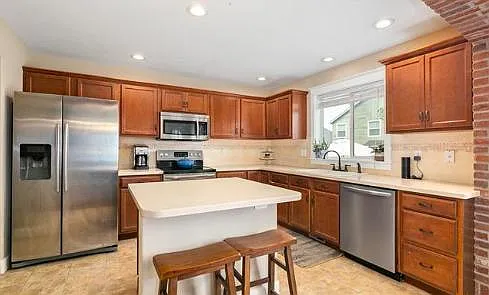 5 bed, 2003 sqft, $2,750 — Photo 3