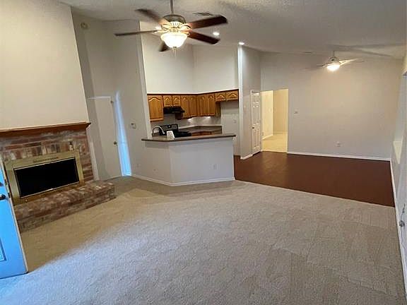 3rd image of 2121 Carnation Ct