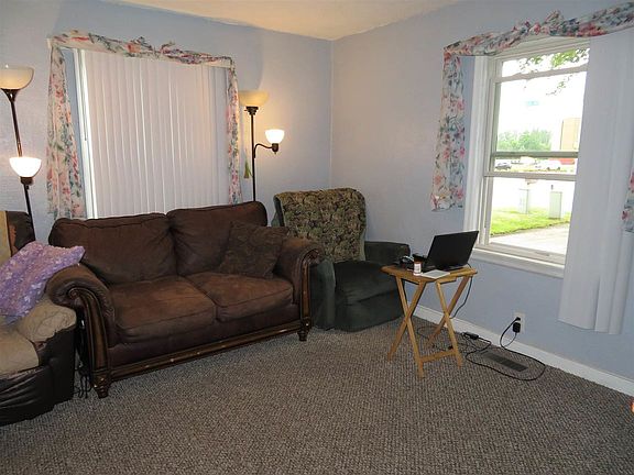 4th image of 1756 Lincolnway E