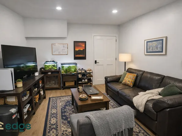 127 Montrose Avenue image 1 of 6