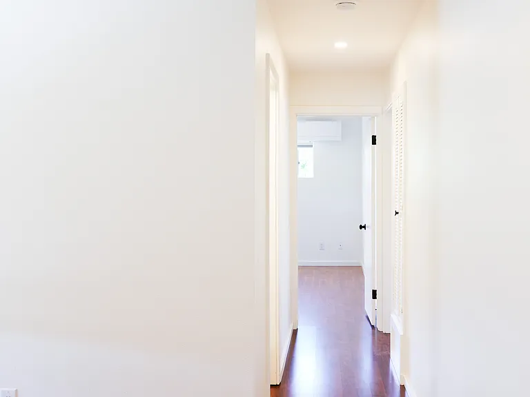 312 E Matilija St — Photo 11