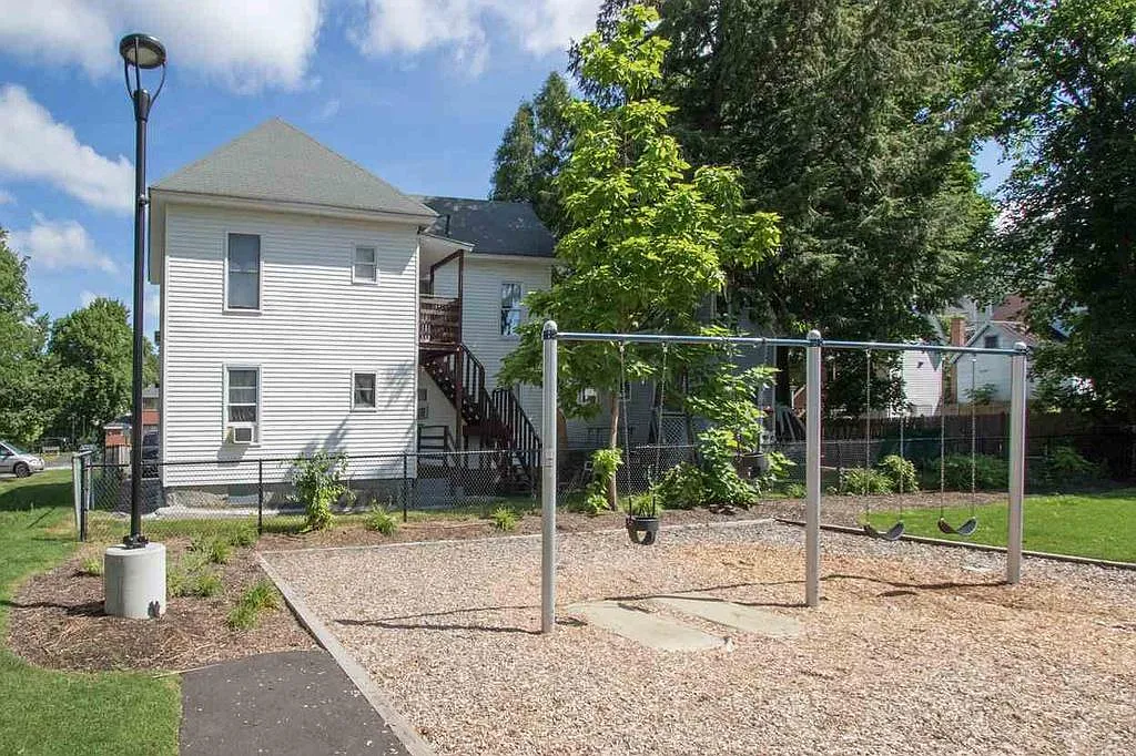 Building Photo - 453 Central St #2