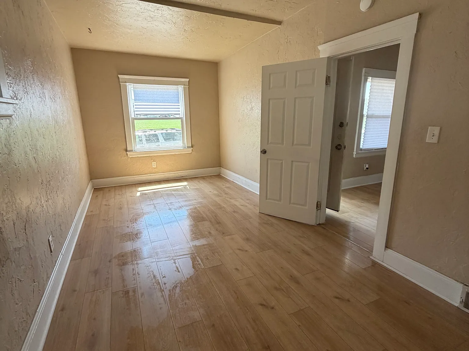 2 bed, 900 sqft, $950 — Photo 3