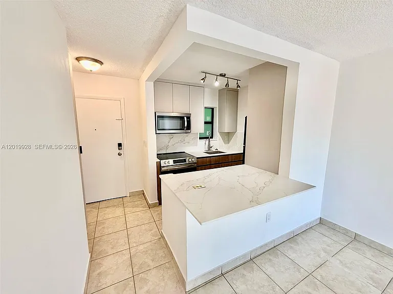 1530 SW 2nd St #304 — Photo 5