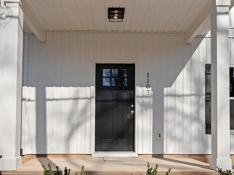 1107 Simmons St — Photo 9