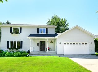 3321 Primrose Ct, Grand Forks, ND 58201
