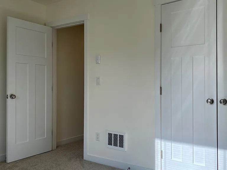 2285 Brome St — Photo 22