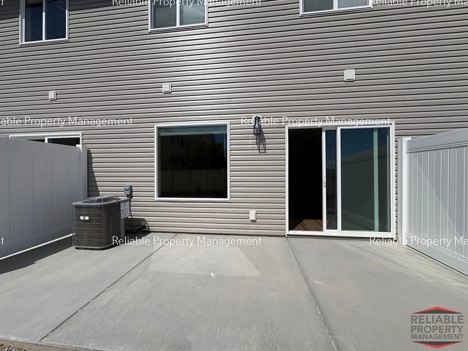 3 bed, 2.5 bath, 1417 sqft, $1,695 — Photo 1