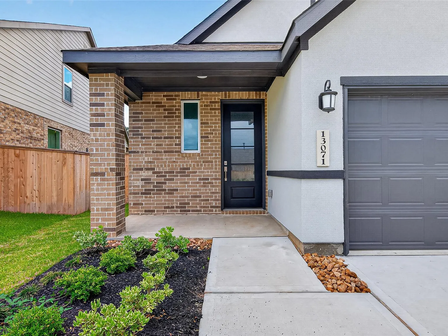 3 bed, 2.0 bath, 1635 sqft, $2,100 — Photo 3