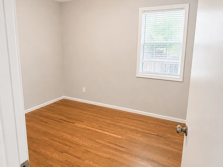 10300 Dudley Dr — Photo 17