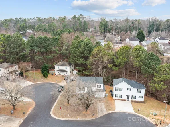303 Cupped Oak Ct, Charlotte, NC 28213