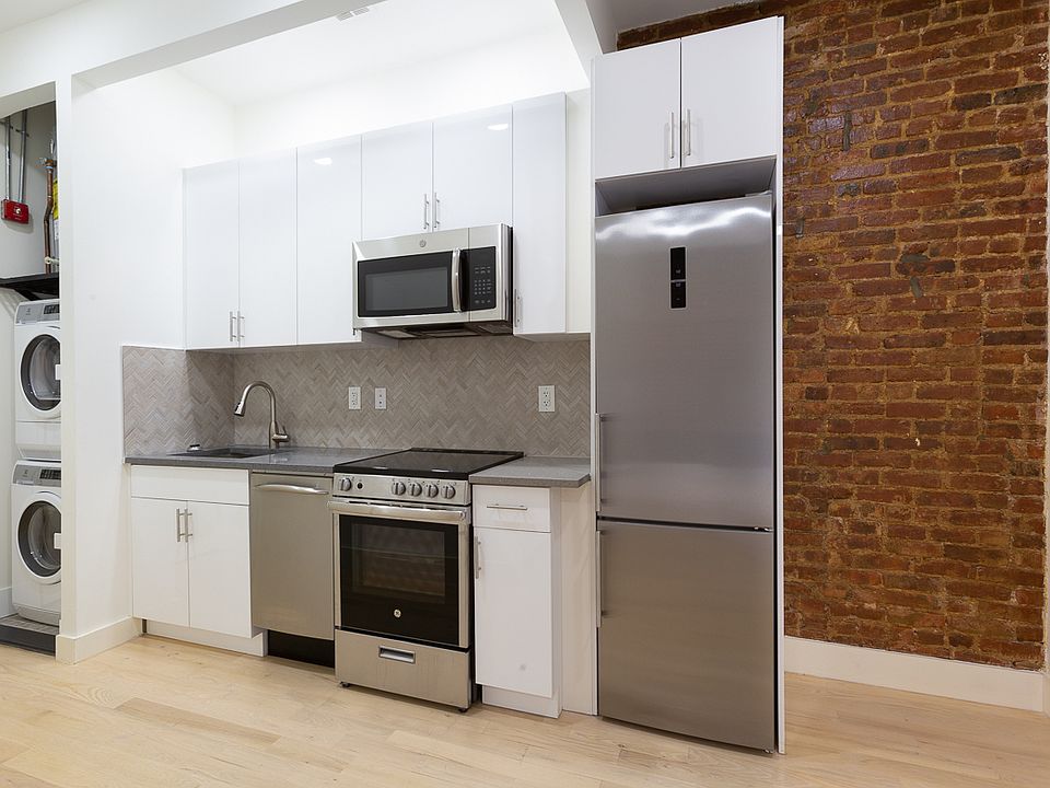1st image of 556 Evergreen Ave #3R