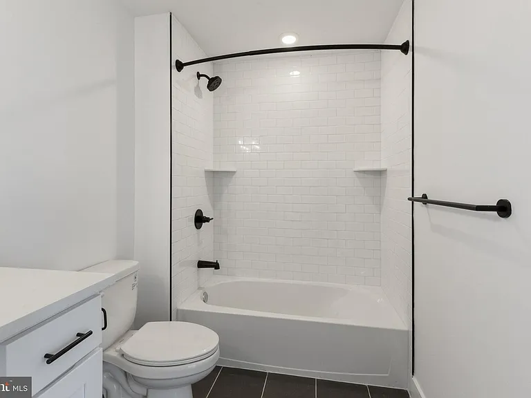 2214 N Front St #202 — Photo 14