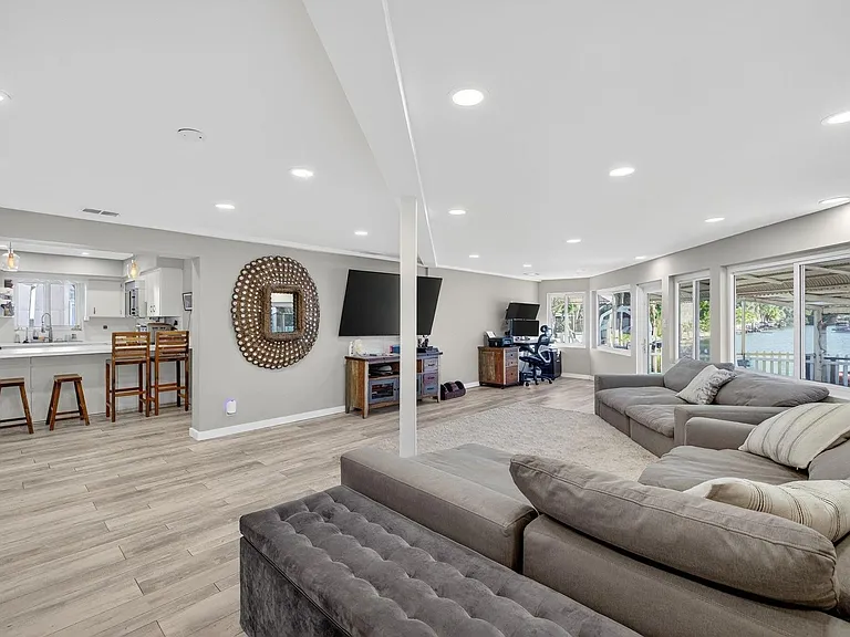 1570 NE 30th Pl — Photo 35
