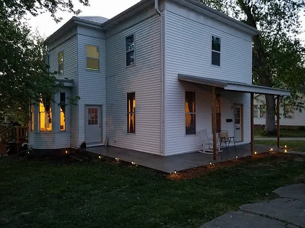 413 N Monroe St, Pittsfield, IL 62363
