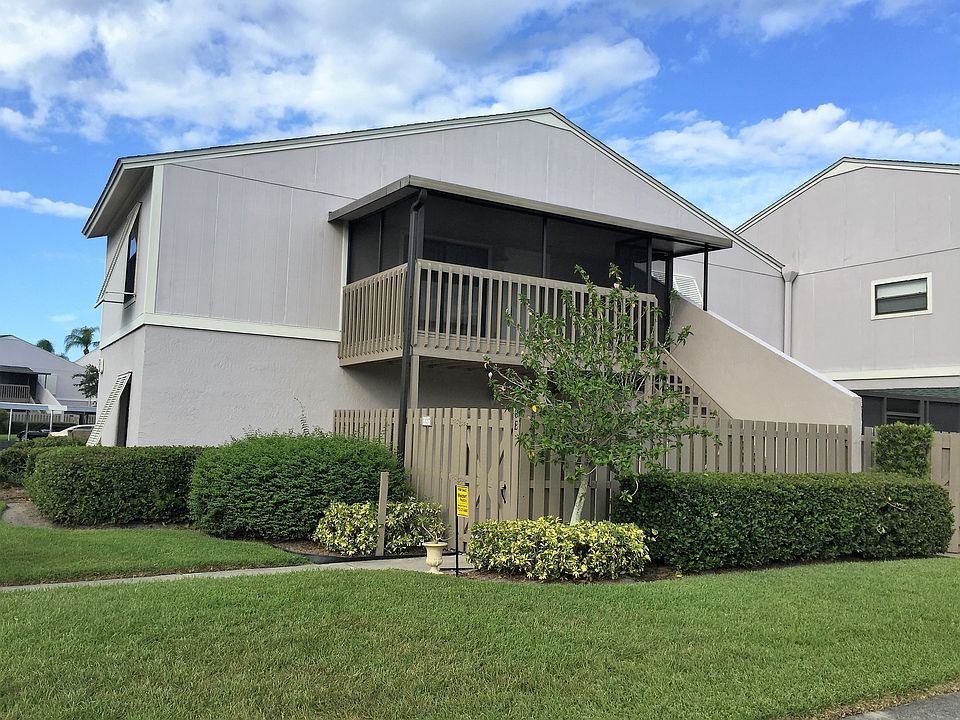 1127 Breezy Way #8E