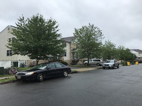 3rd image of 123 Chateau Dr