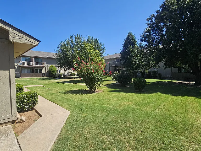 Parkridge Apartments — Photo 10