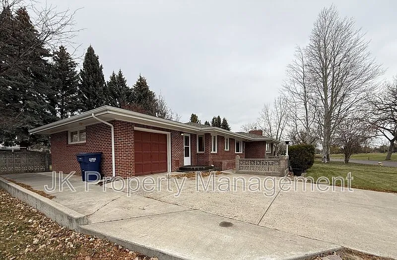 3 bed, 2.0 bath, 1545 sqft, $2,300 — Photo 3