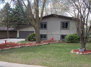 18205 Ginavale Ln, Eden Prairie, MN 55346