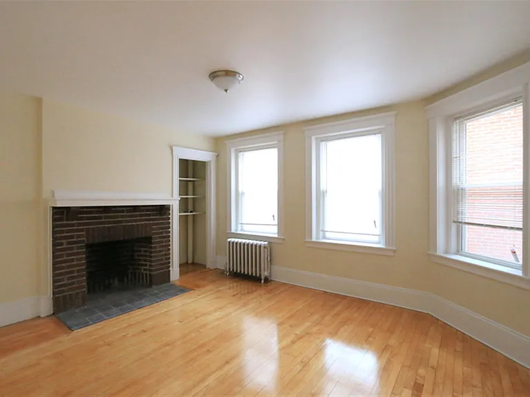 8 Craigie St #3 — Photo 1