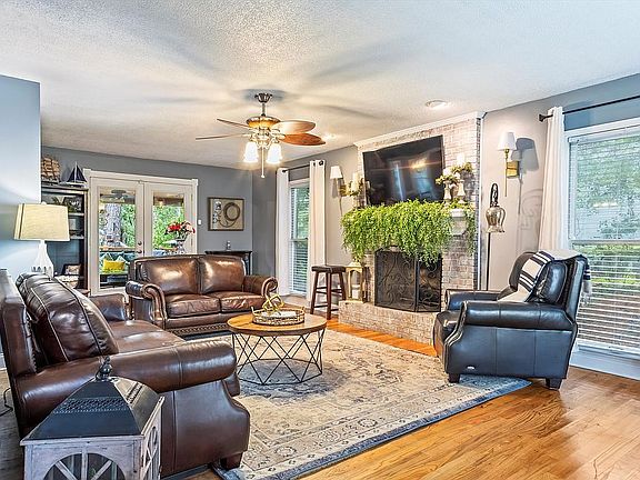 5th image of 1944 Cottonwood Dr