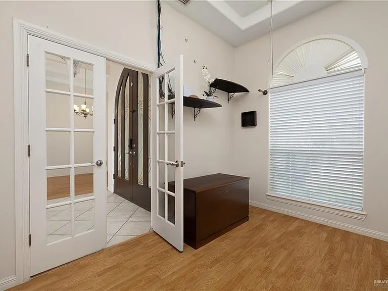 1018 Rio Grande Dr — Photo 3