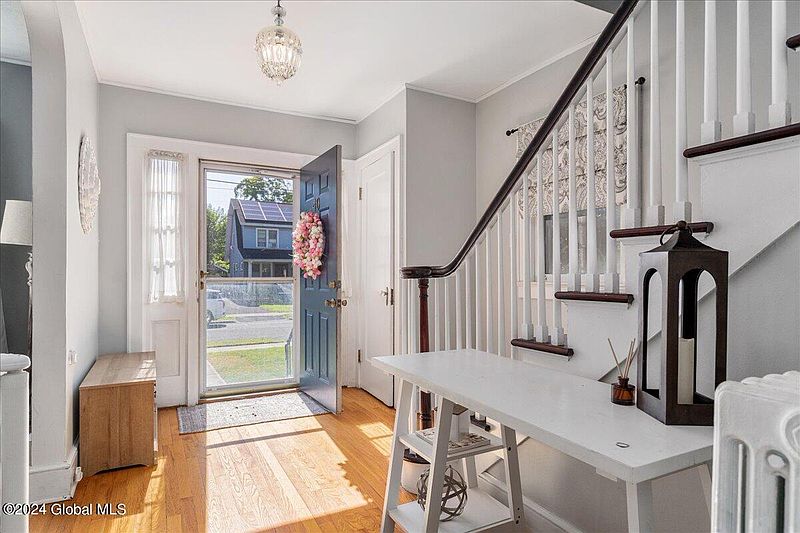 2nd image of 40 Fleetwood Avenue