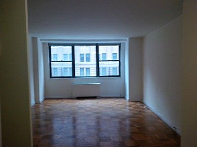 3rd image of 225 E 36th St APT 4C