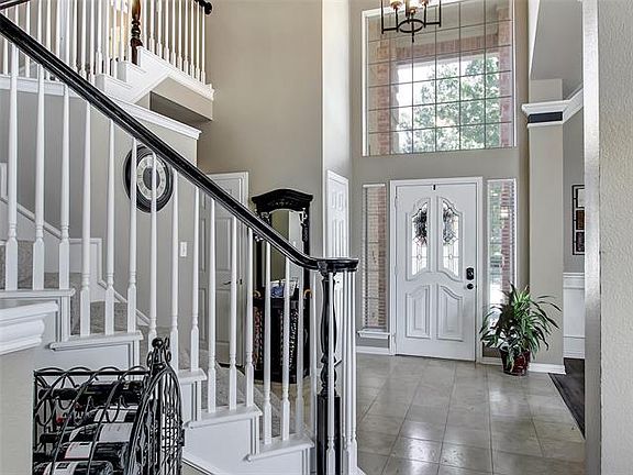 4th image of 2105 Green Hill Dr