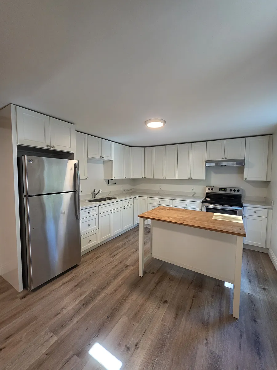Building Photo - 1466 Hopkins St #2