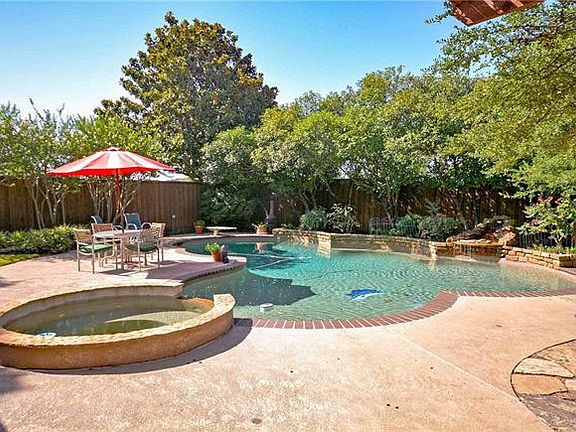 2nd image of 2932 Knollwood Dr