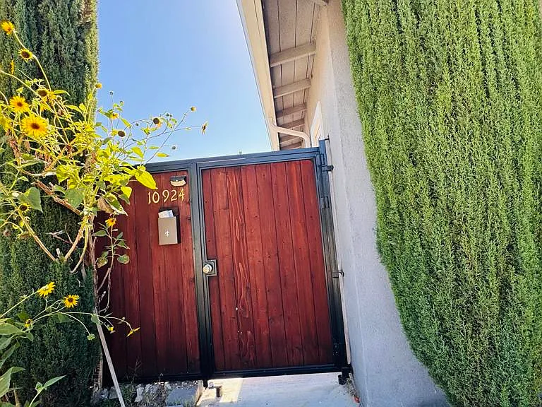 10926 Woodward Ave — Photo 24