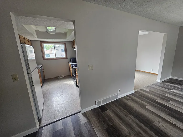 6234 S 140th Ave — Photo 3