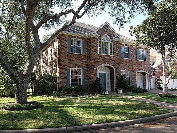 2nd image of 35 Ambleside Crescent Dr
