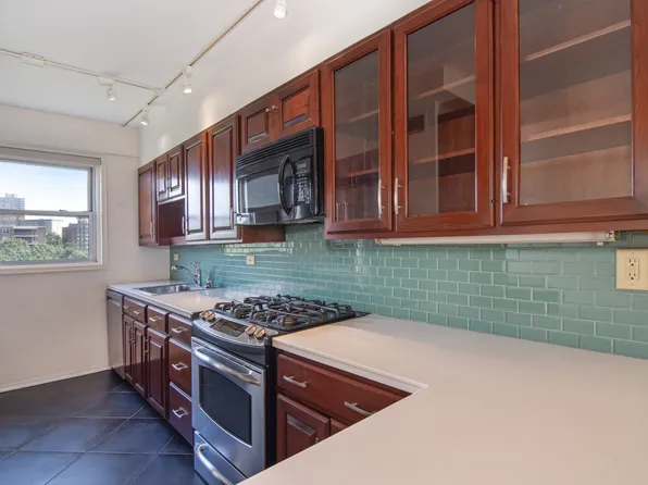 750 Kappock Street image 11 of 27