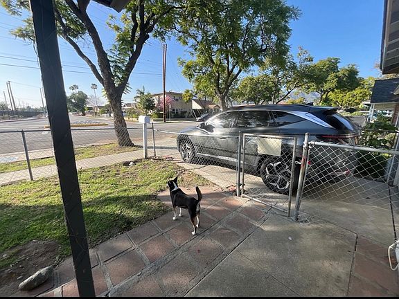 3rd image of 902 N Angeleno Ave