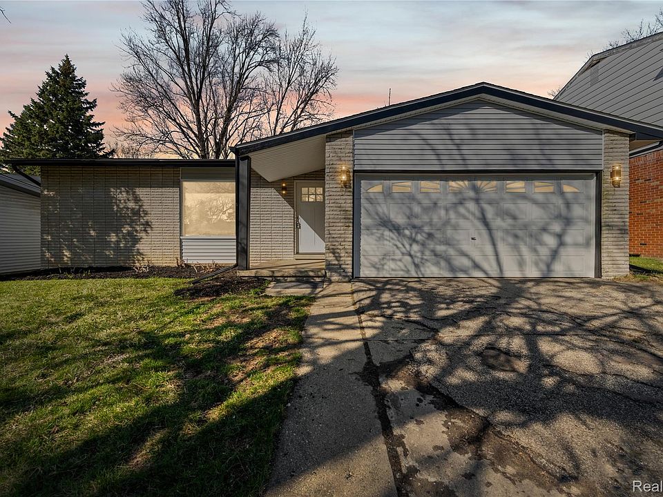 1st image of 1215 Somerset Ln