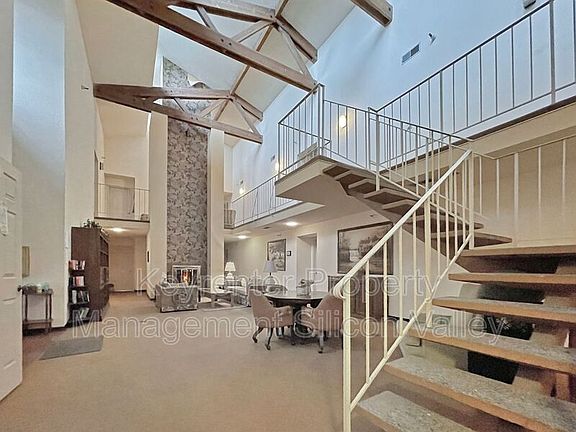 2nd image of 1568 Willowbrae Ave Unit 3