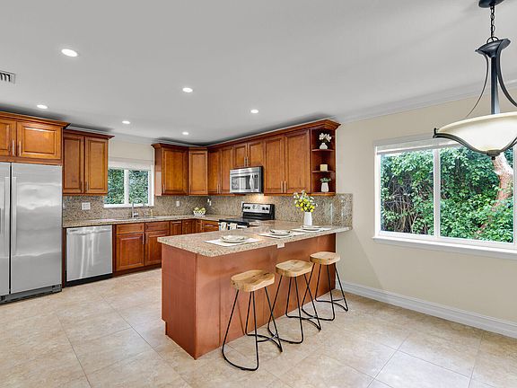 4th image of 30 Seagate Blvd