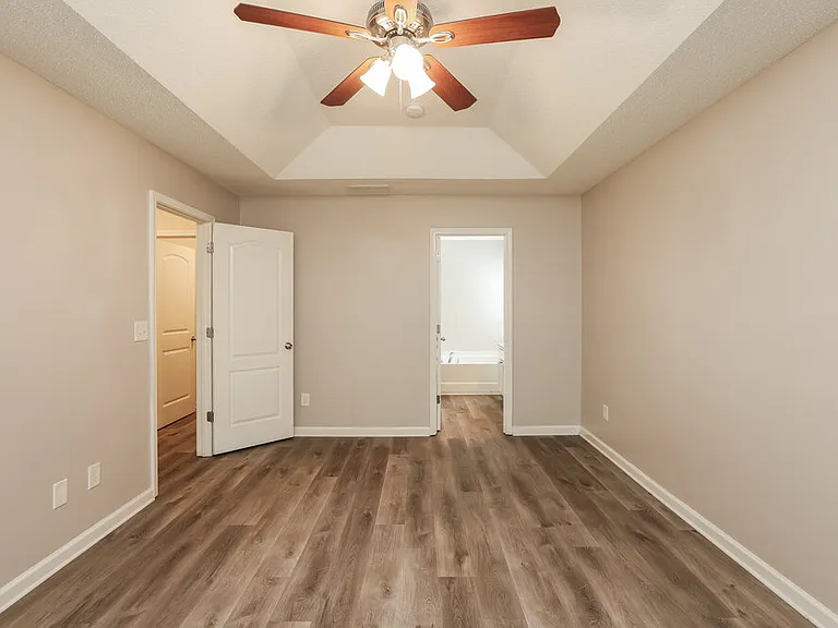 225 Comet Ct — Photo 9